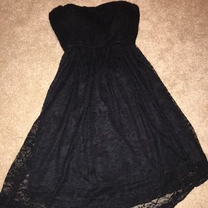 A black lacy dress